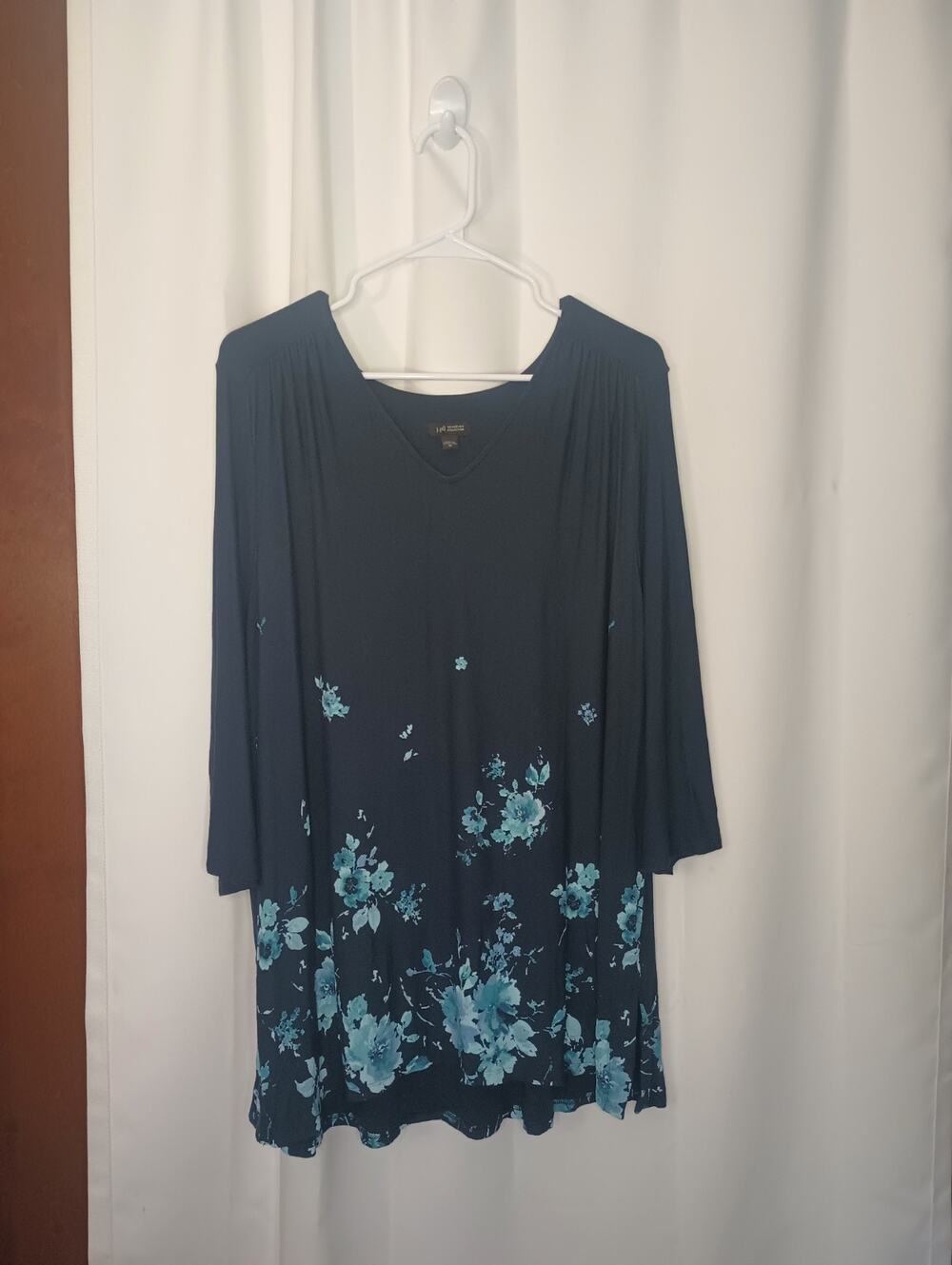 J Jill Wearever Floral Knit Tunic Top XL Stretch V Neck Flowy Travel Boho